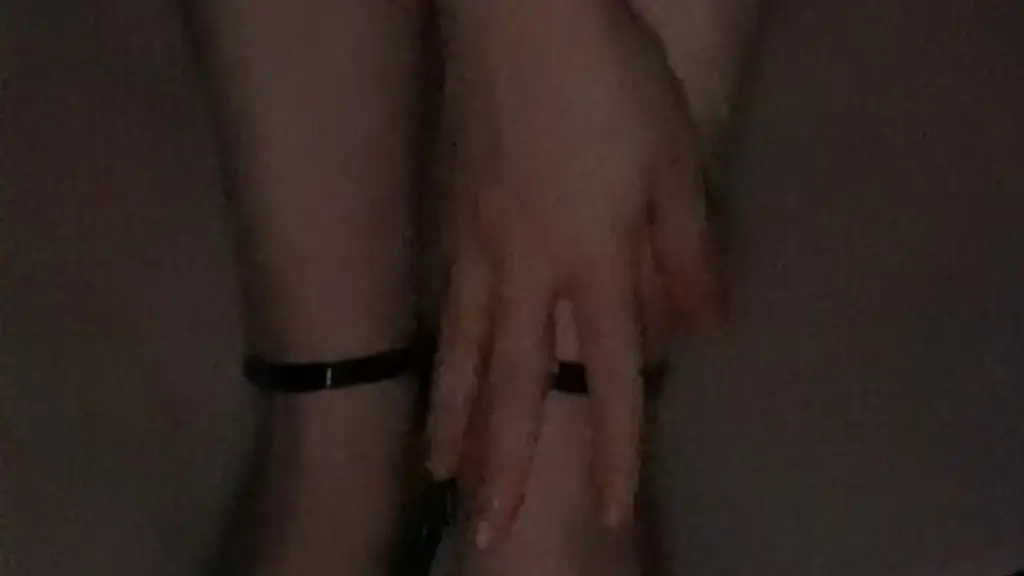 bonsoir ! comme envie de me masser les jambes et pieds pas toi tu aimerais pas ...