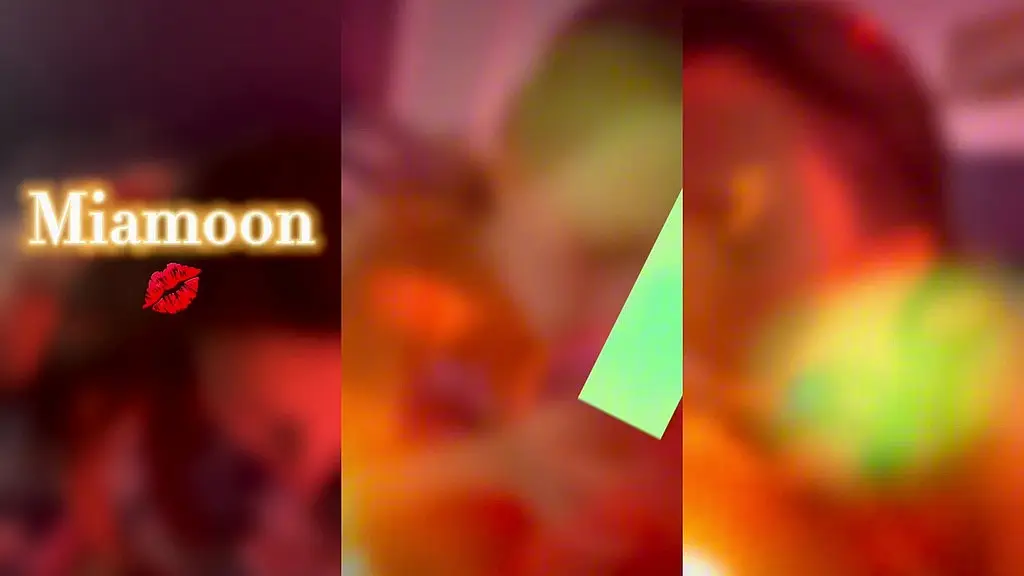 extrait je veux lui montrer ma tenue, mais il est surpris car j’en reste pas ...