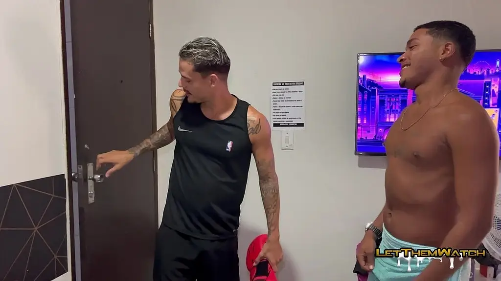 o professor de boxe enrabando o aluno