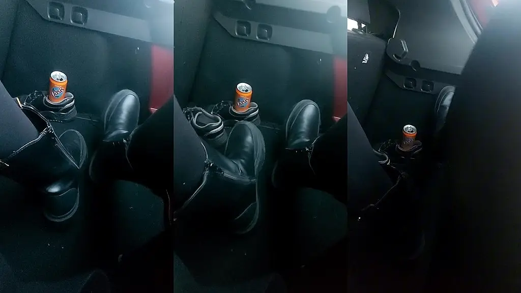 ahaha on m a mis dans un coffre pour ensuite me baisser regarde mes jolies ...