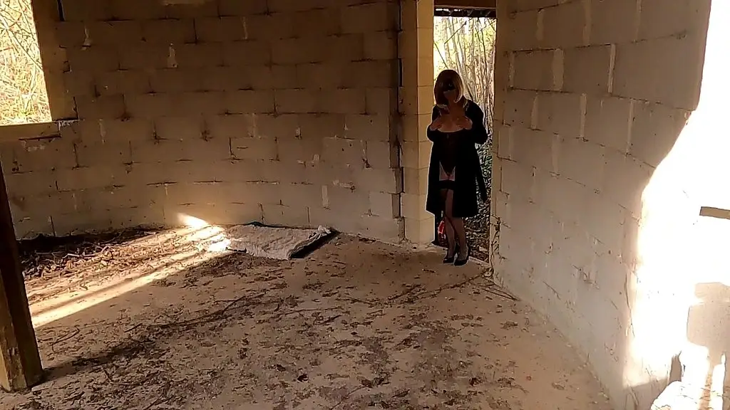 teaser de a baise en mode urbex dans une maison abandonnee