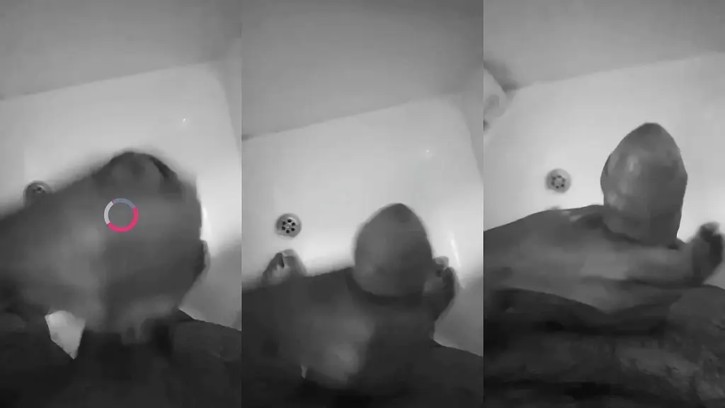 je branle une bonne queue sous la douche pour faire jicler le sperme