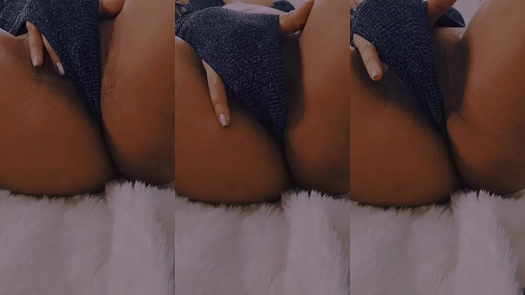 toujours mes doigts dans ma chatte pas rasee   still my fingers in ...