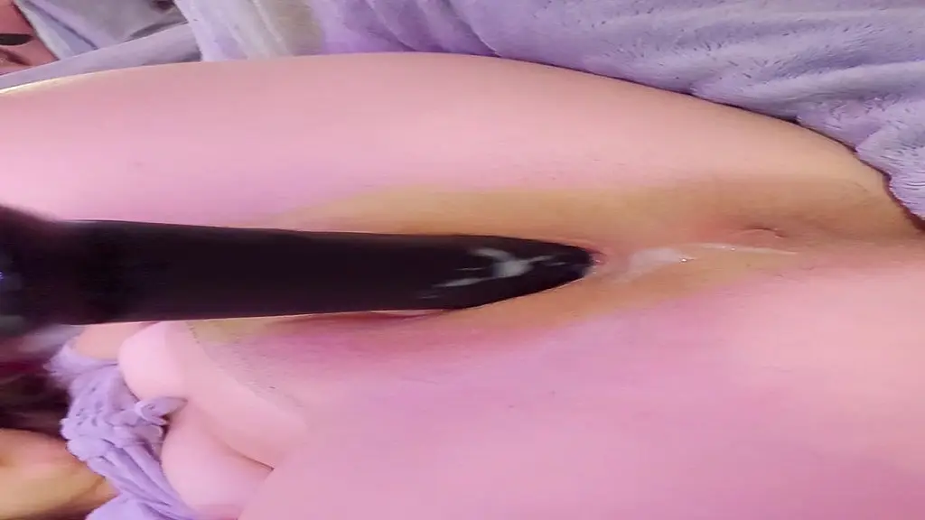 regarde cette minette trempee de creme...tu veux lecher ?