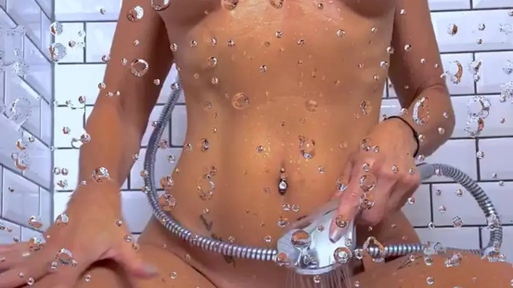 tu as envie d’une douche sexe avec moi c’est le moment