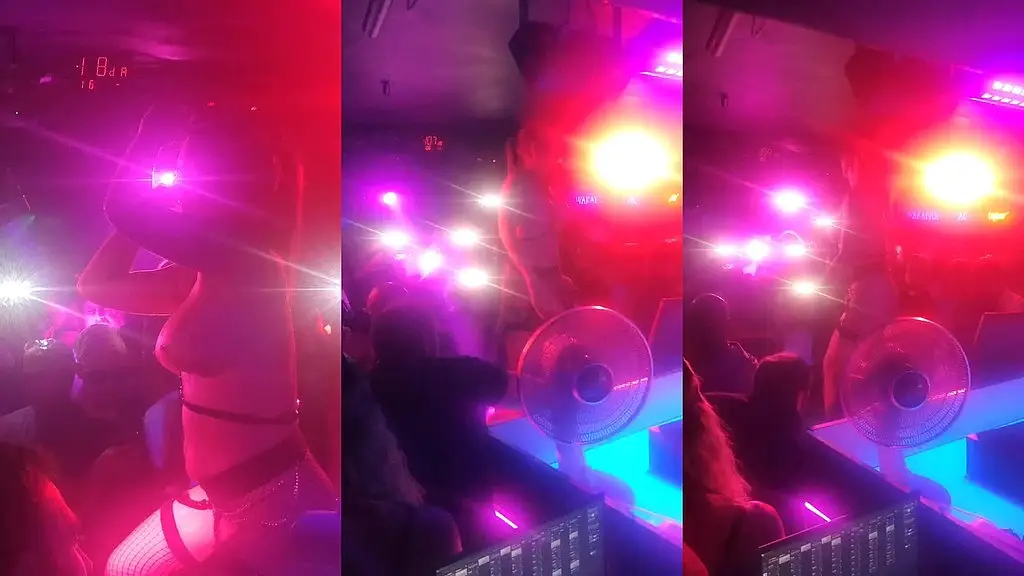 petite danse sensuelle nue et harnais ouverts lors de mon show porn !!!!