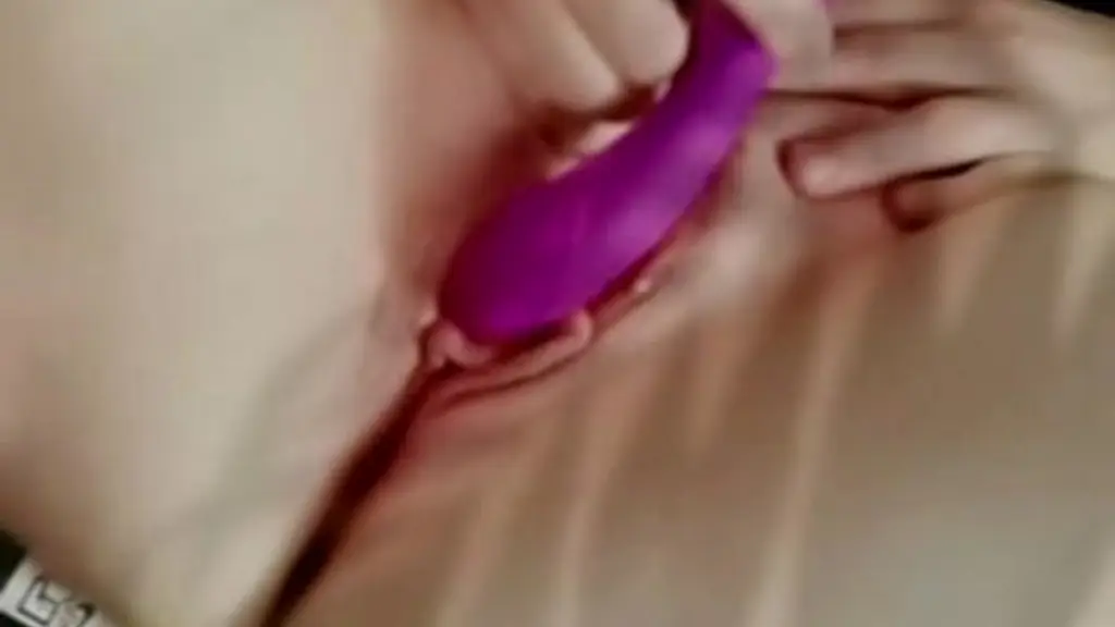 je me fais du bien devant la fenetre avec une petite surprise a la fin