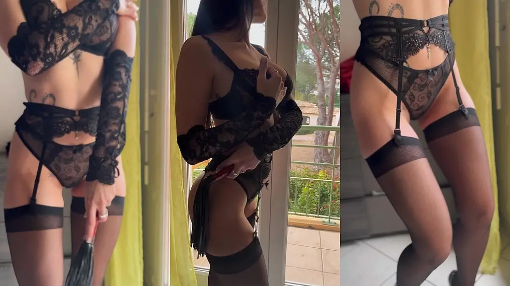 tout en sensualite... qui mefouette avec ce fouet en cuir ?