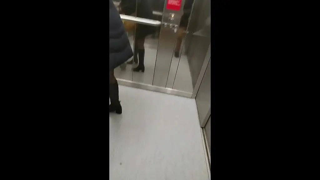 petite exhib rapide a ikea avec un abonne tres tactile ...hhummmm il y avait ...