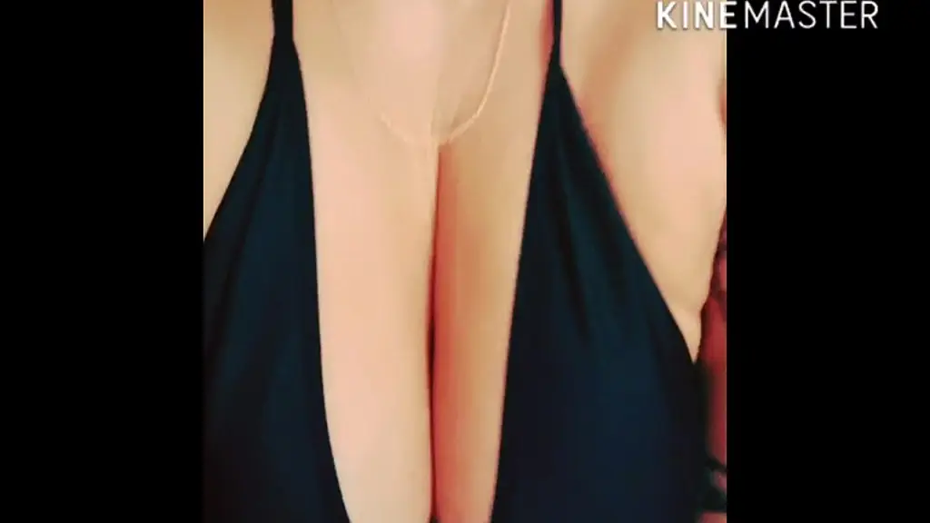 je fais ma coquine en soubrette... jusqu a l orgasme!tu veux voir ca alors ...