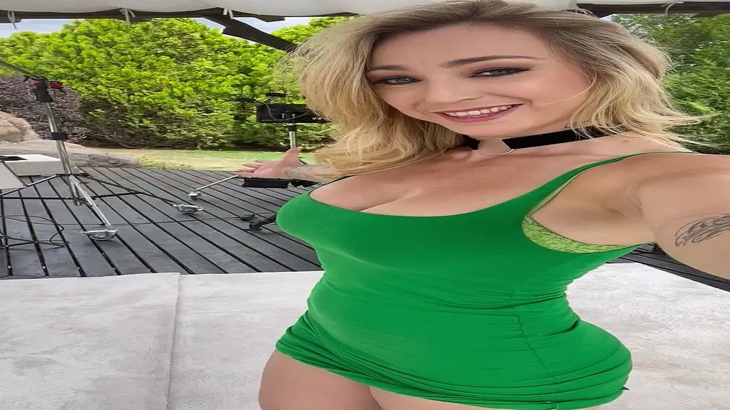 videos pour mes fans je me prepare juste avant de baiser en jouant avec la ...