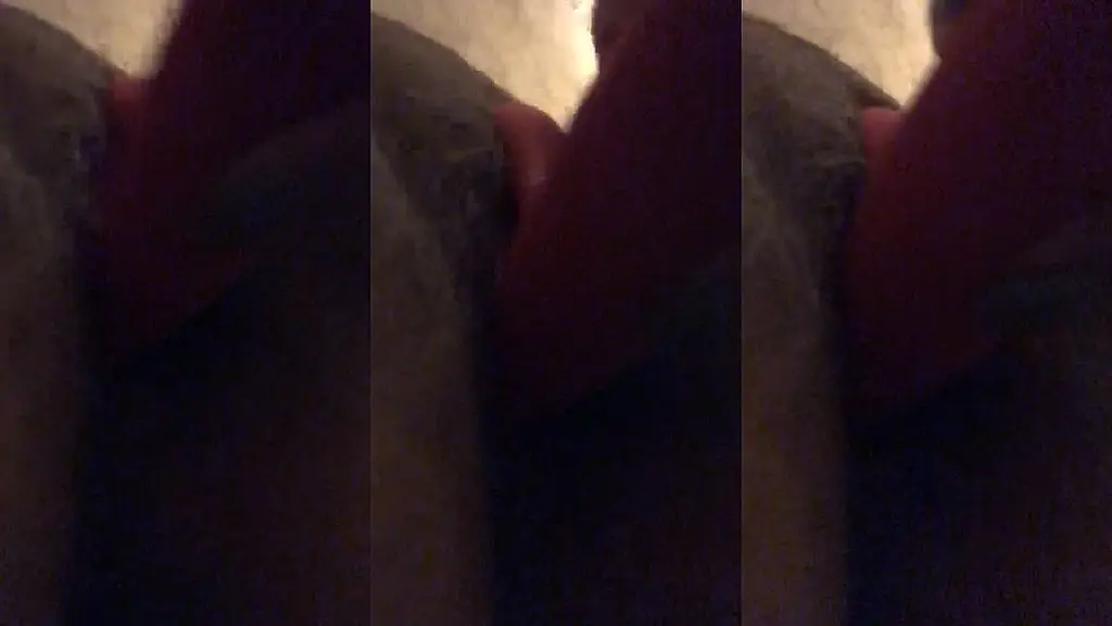 orgasme avec mon jouet rose (rabbit) sans le mode vibration, filme en gros plan...