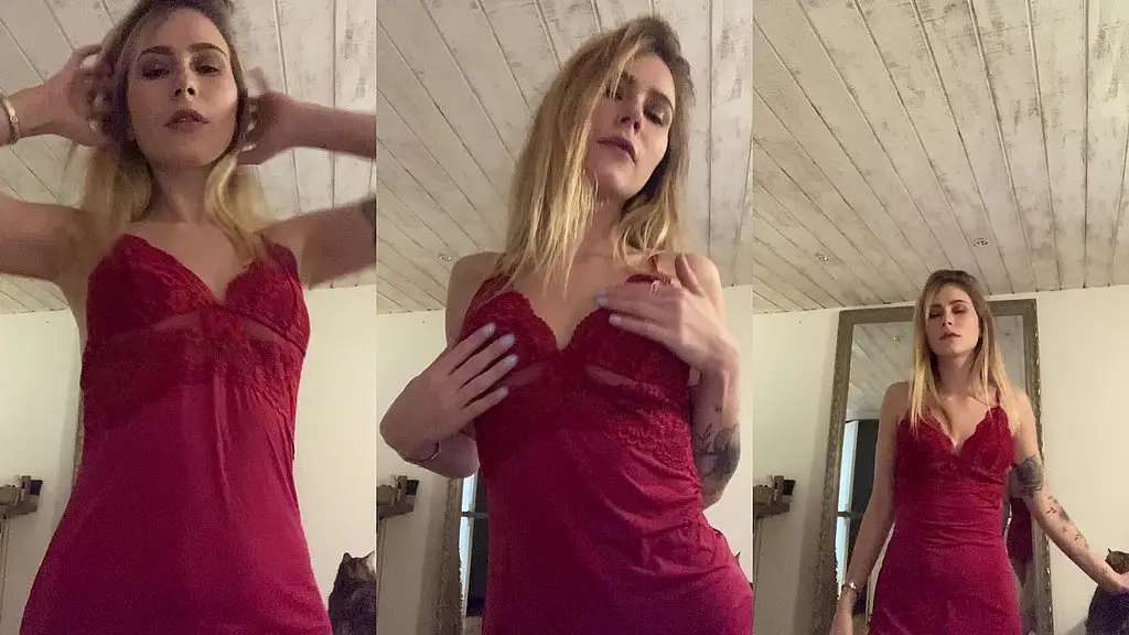 strip dans ma nuisette rouge