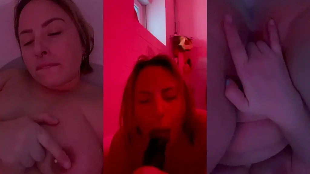 session fellation sur gode black dans ma baignoire et masturbation