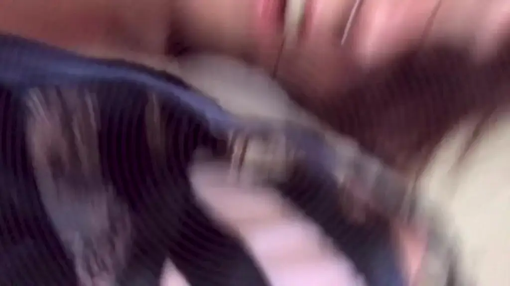 je me branle en string jusqu a en jouir dessus ! une intimite matinale intense ...