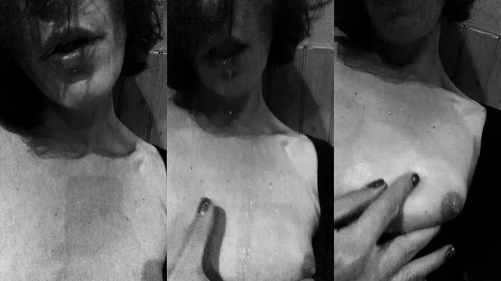 « flash back canape »en noir et blanc cette seance de massage a la ...