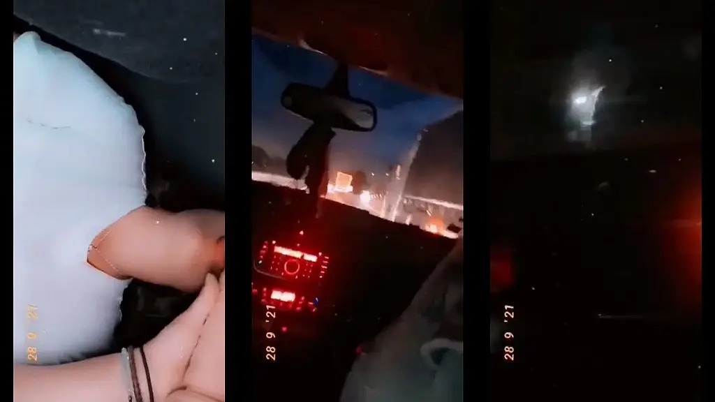 solo/masturbation a l’arriere de la voiture,je me gode la chatte et j’ai ...