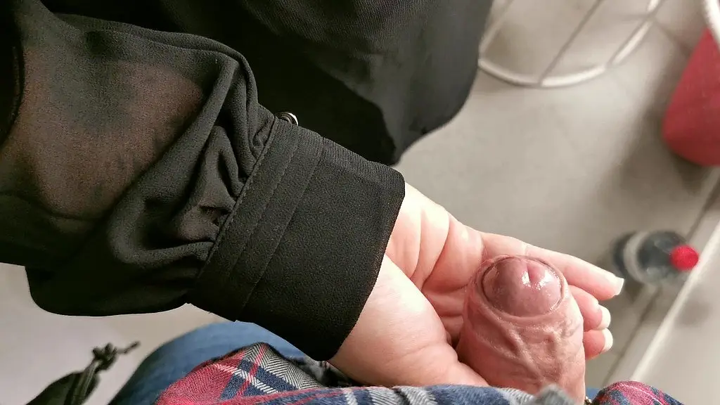 petite branlette en cabine