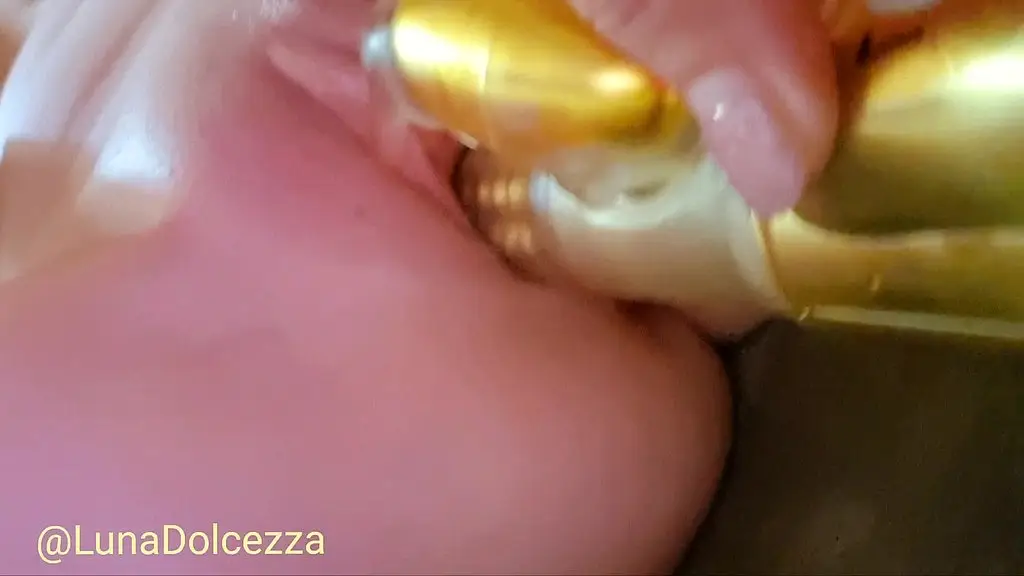 viens voir mes orgasmes pendant que je me gode