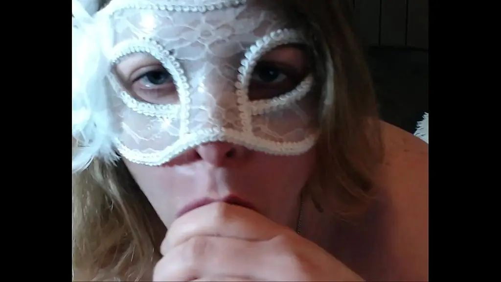 je fouille dans mes archives en attendant.. tu veux une petite pipe baveuse ? ...