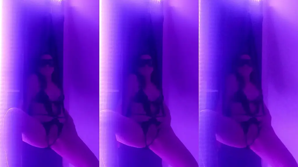 vien me voir me caresser la chatte assise sur ma balancoire erotique