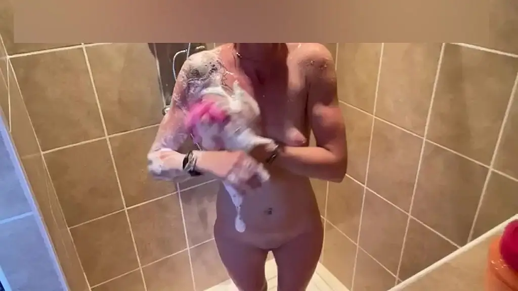 video quand je suis dans la douche et que j’ai envoye a mon homme du coup ...