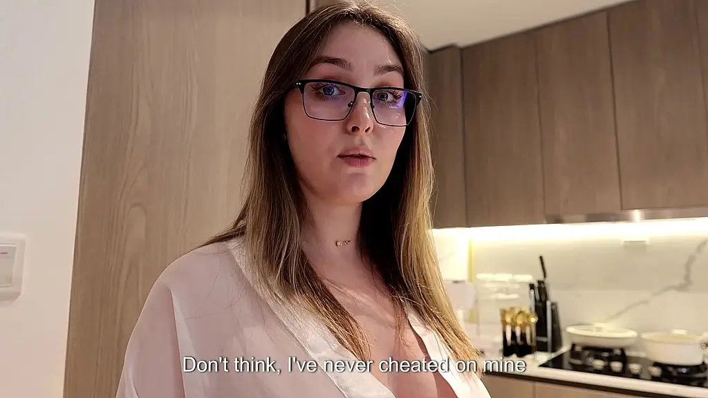 лучшая подруга моей мачехи изменяет своему мужу... со мной