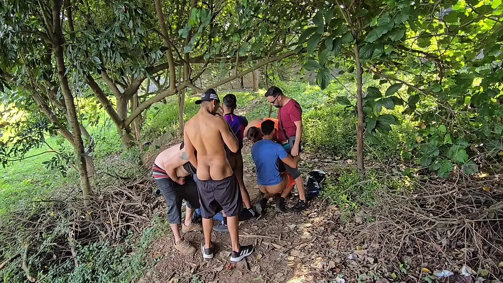 pegacao entre homens nas trilhas do casados
