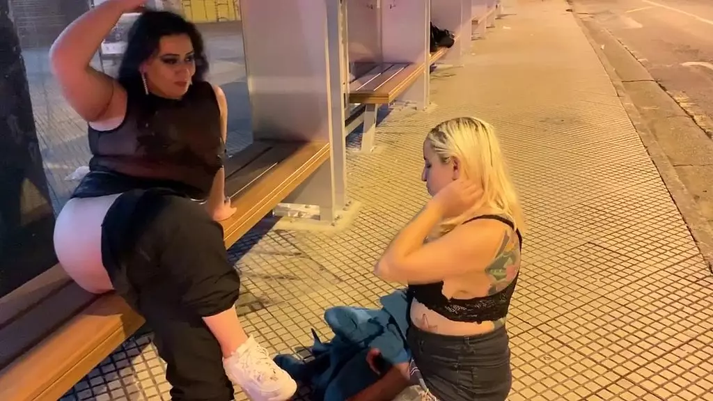 amigas aprontando no centro da cidade em publico, a rabuda ea peituda gozaram na Oliveira lima gostoso. - Мэнди Мэй