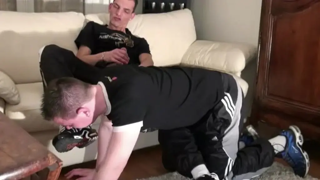 495 hot sneaker humliation at home