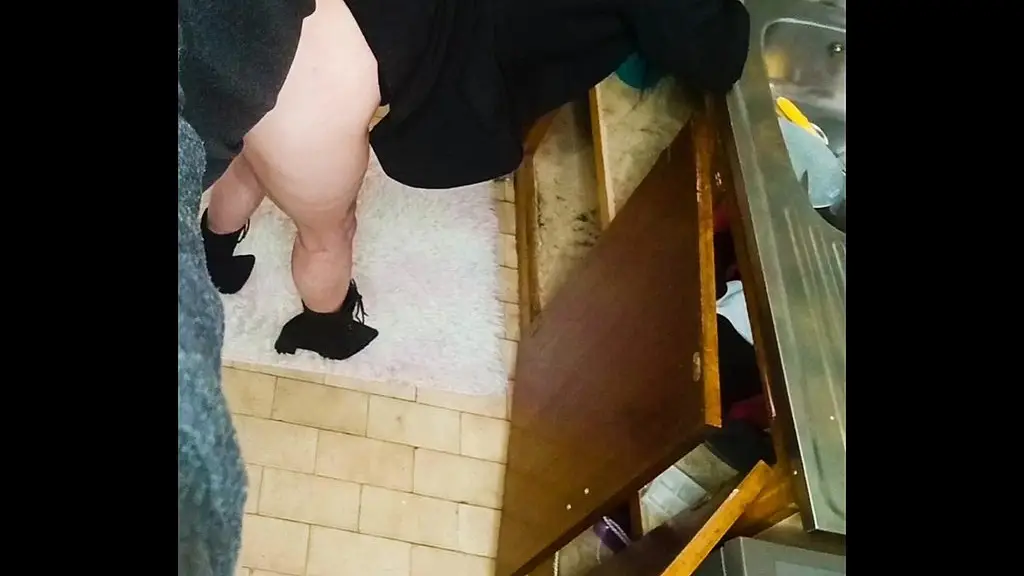 my neighbor obviously doesn t watch porn. she asked me to come fix her sink, i been here for an hour and i m still fixing the _darnn sink.