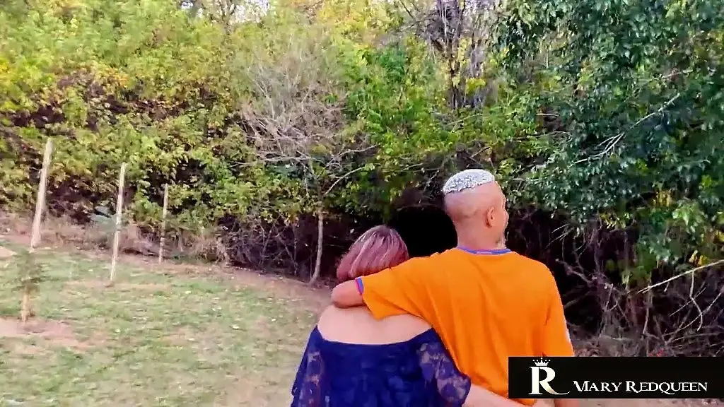 o negao me levou pro meio do mato e meteu a madeira - the black guy took me into the woods and shoved the wood up my ass.