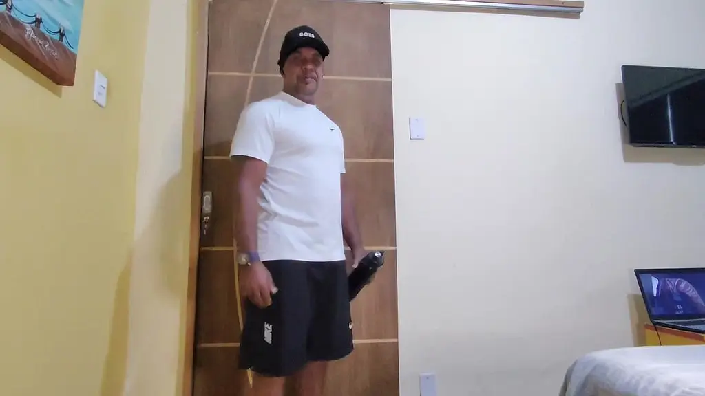 urso dotado fodendo a pica ate leitar - urso brasileiro pau grande tocando punheta - vlog do urso pau grande brasileiro