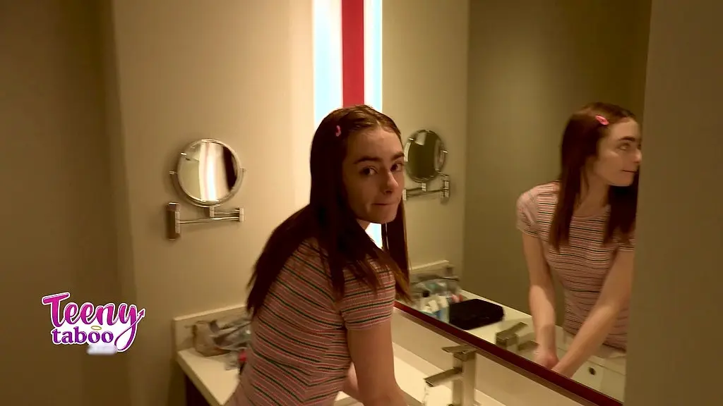 stepdad cums in his 18 year old stepdaughter reese robbins