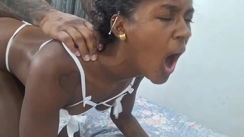 provoquei meu padrasto so de calcinha e acabei fudendo gostoso com ele