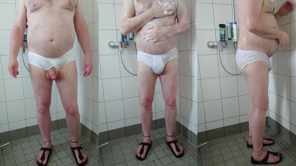 pissen und duschen nach spaziergang in der weissen unterhose