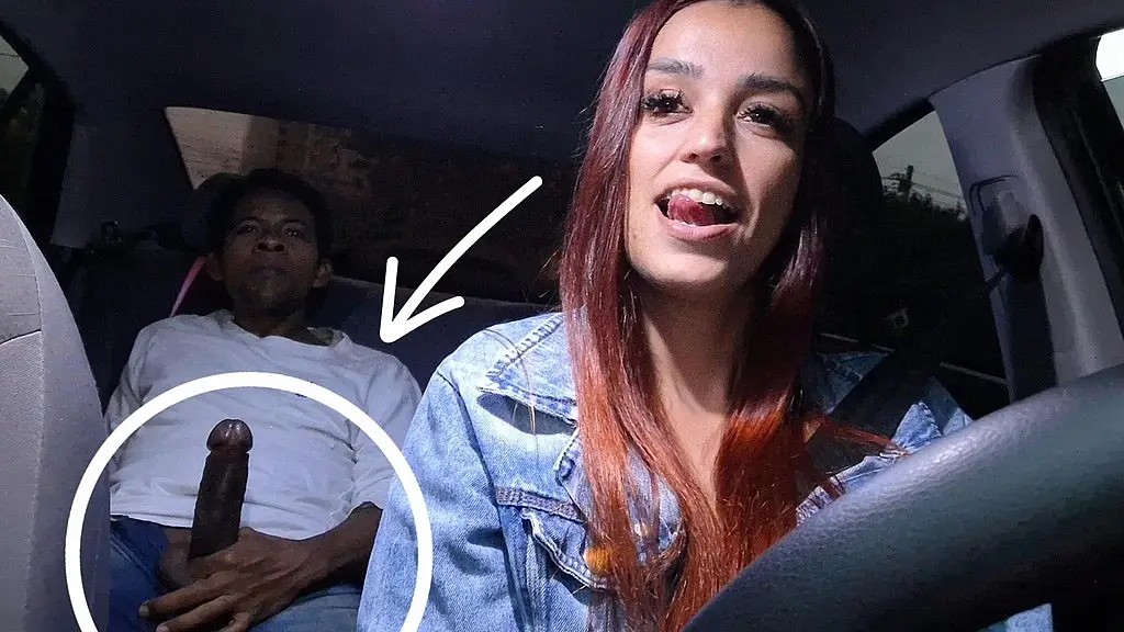 safada motorista de aplicativo flagra passageiro dotado se masturbando por tras!