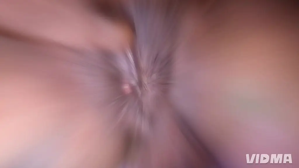 ce batard baise sa propre sour pendant qu elle fait dodo et il se rejouis