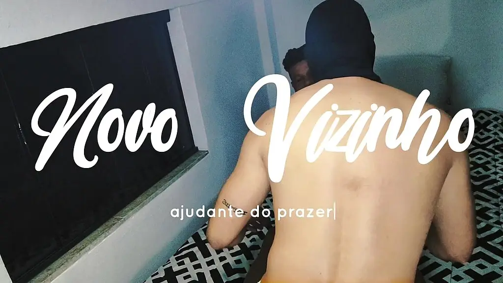 ajudei na mudanca do meu vizinho e ele me pagou sentando na minha pica.