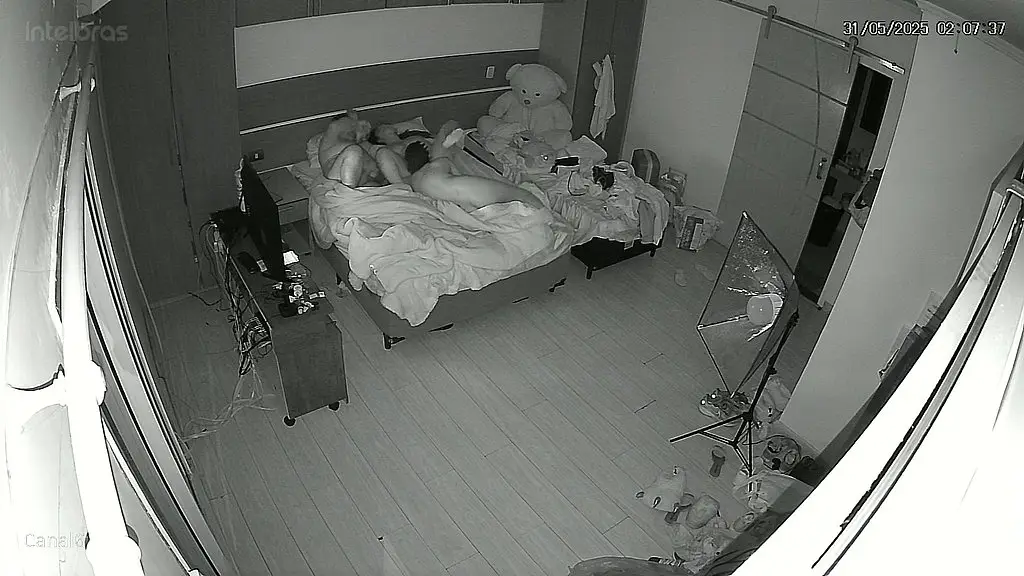 trisal flagrado em momentos intimos