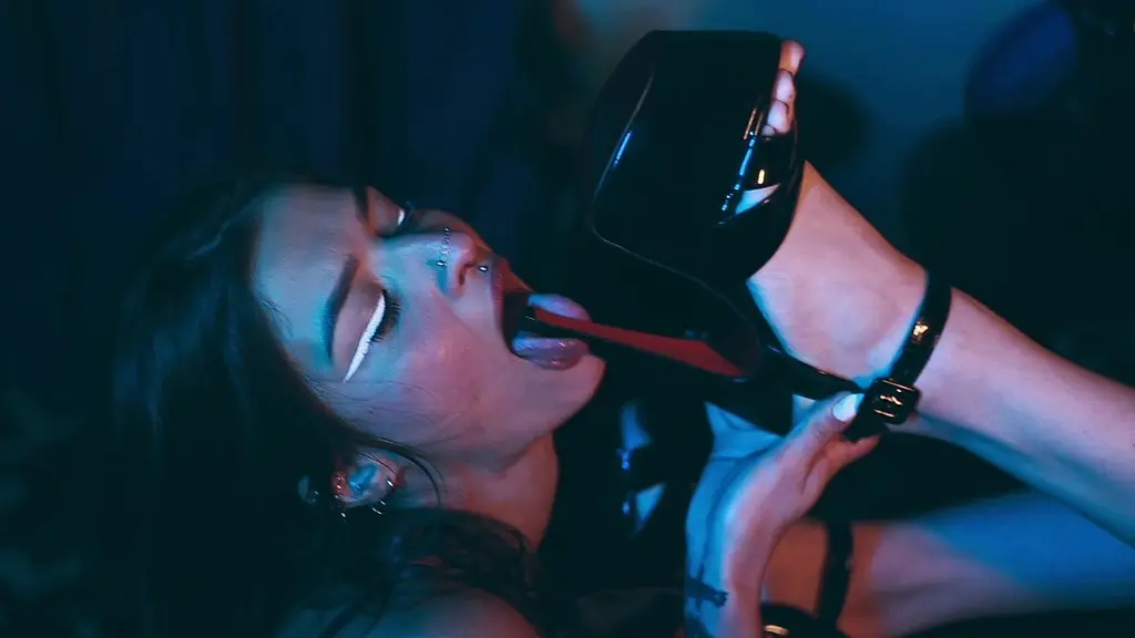 every toe is a world for you to explore with your tongue