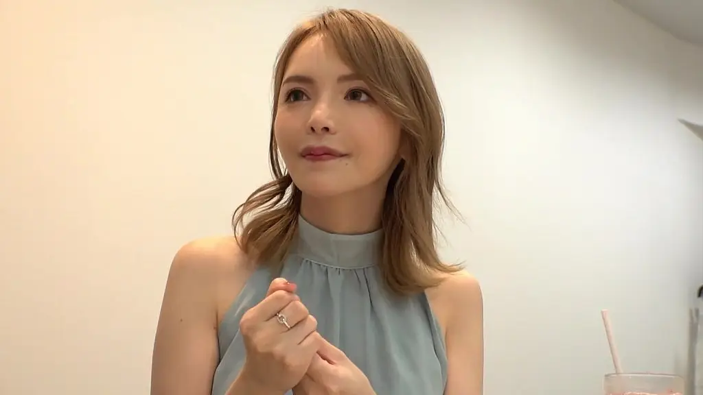 【日本の有名モデル】セクシーなランジェリーで禁じられた性交 1