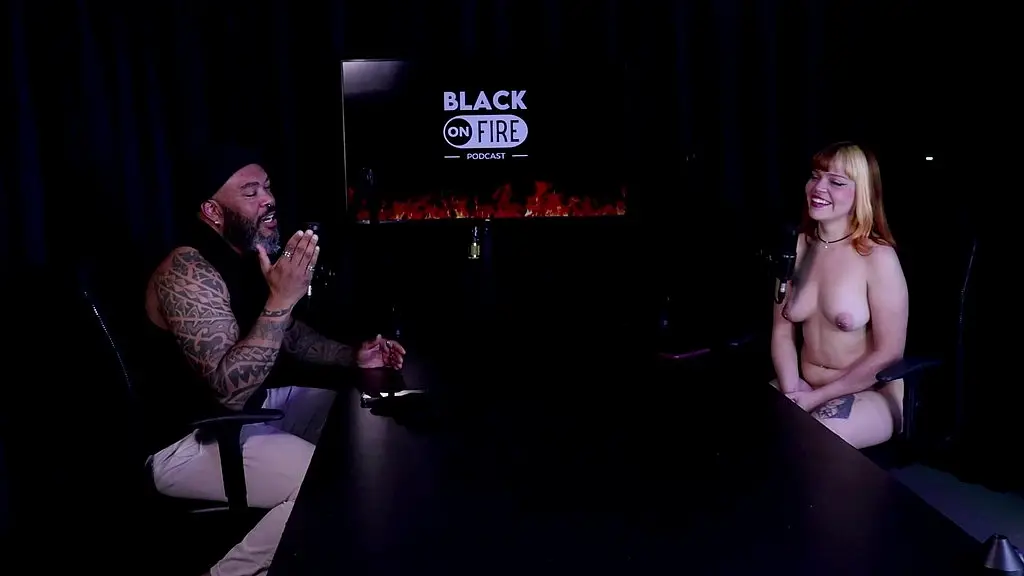 toda pelada gostosa segue a entrevista, ve foto do pau do negao, e sobre o seu amigo que transava... - middy (watch on: sheer/red)