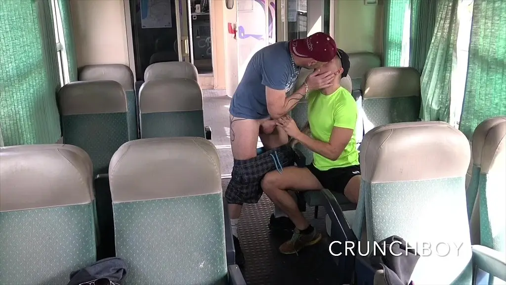 2471 amator barebak sex in pblic train with latino