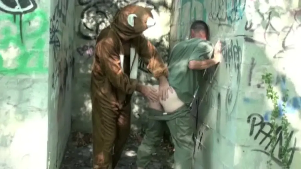 826 fun porn outdorr in public park with a funny bear