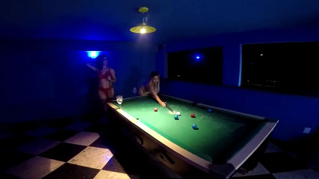 brincando com os tacos e as bolas na amiga