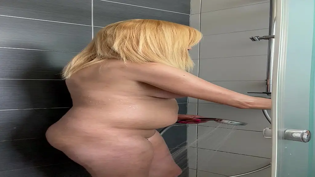 douche tres coquine avec ma scene avec mon amant vicieux humm