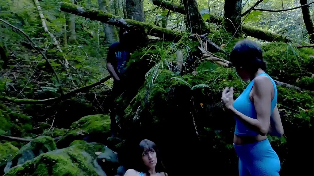 on n avait pas remarque qu un voyeur etait en train de nous mater ! et comme ...