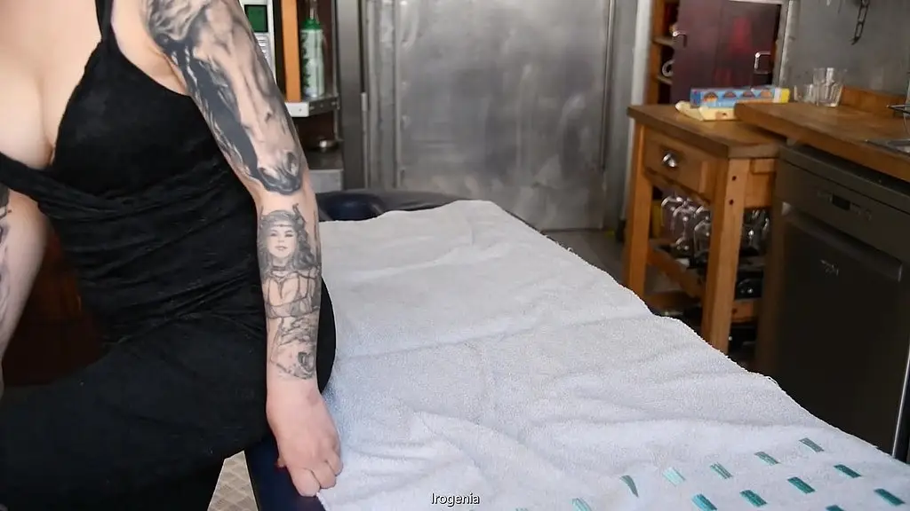 j avais pris rendez-vous pour un massage mais je suis tombee sur un masseur ...