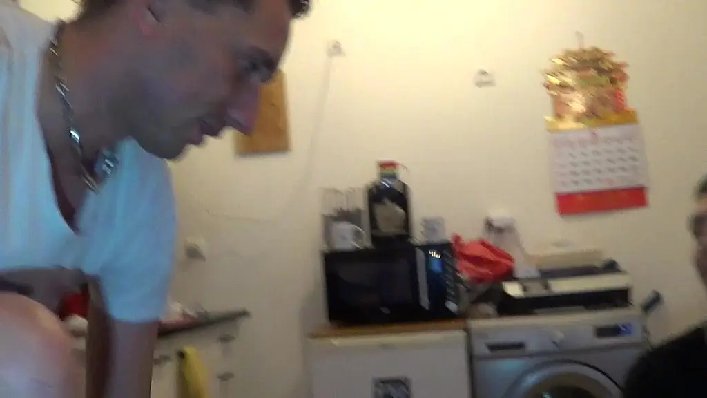 2082 peter, jeune mec baise par son c ptoe voici le jeune peter jeune passif ...